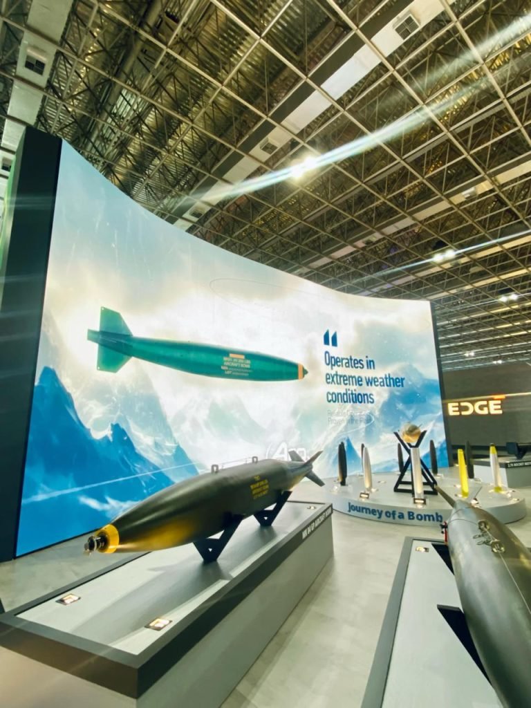 Aluguel de Painel de Led flexível -aluguel de Totem interativo Touch screen-Aluguel de Holobox e holograma 3d Cop30 2025