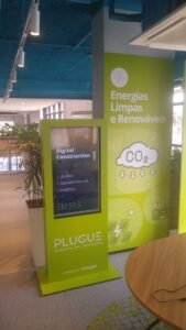 Locação de Totem Digital e Painéis de LED para Feiras, Eventos, Stands e Congressos Florianópolis 2026