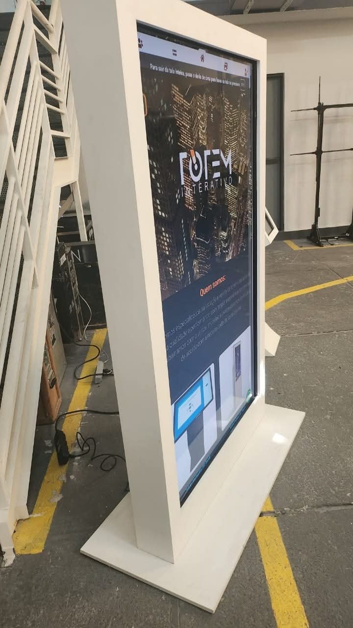 Aluguel de Experiência Imersiva em Floripa 2026 – LED, Touch Screen, TVs e Holografia Para seu Congresso