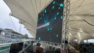 Locação de Totem Digital e Painéis de LED para Feiras, Eventos, Stands e Congressos Florianópolis 2026