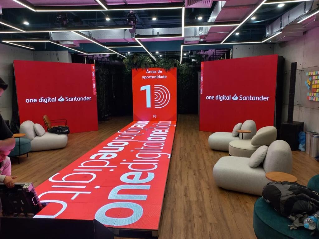 Aluguel e Venda de Painel de LED Indoor e Outdoor com Totens Interativos e Gamificação para Congresso Farol 2026 em Florianópolis e Criciúma SC